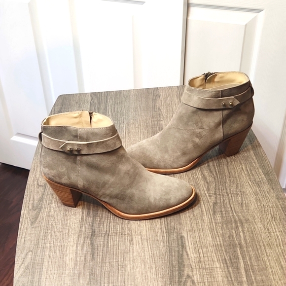 SKYLAR BLAKE. MADE IN ITALY  GENUINE LEATHER WOMENS ANKLE BOOTS SIZE 8 - Picture 4 of 14